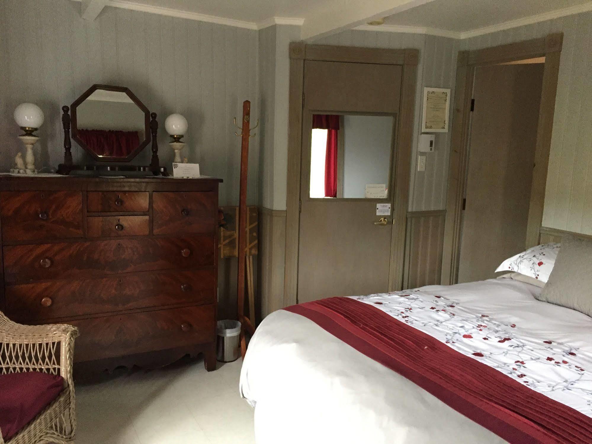 Auberge Petite Plaisance Ла-Мальбе Экстерьер фото