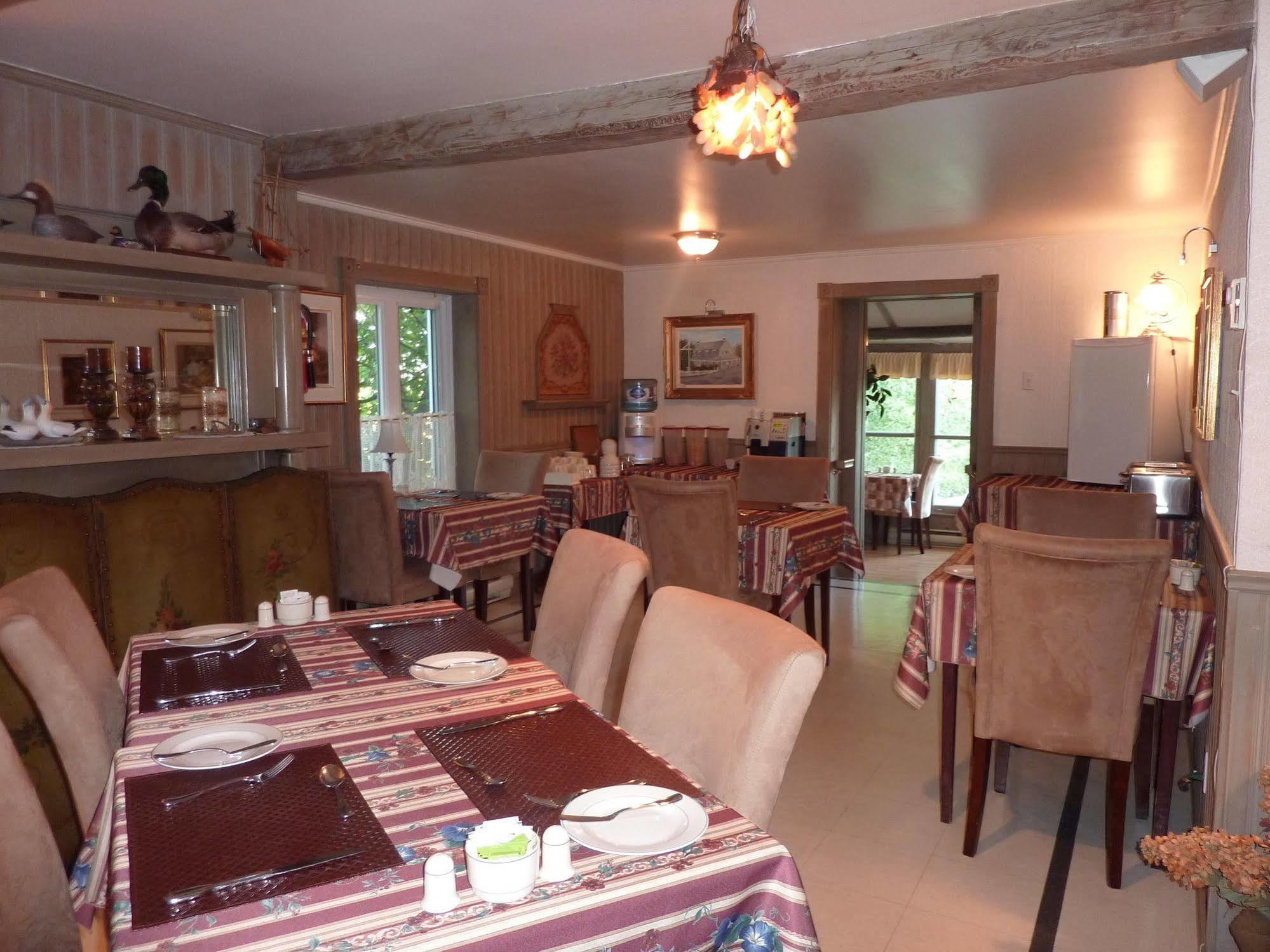 Auberge Petite Plaisance Ла-Мальбе Экстерьер фото